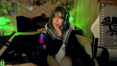 2d__tyan public webcam profile photo 5
