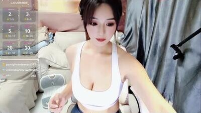 _iuiu_ public webcam profile photo 6