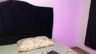 _mia_hot01 public webcam profile photo 2