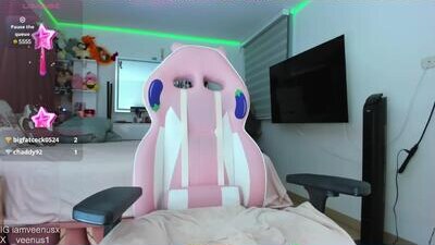 _veenus public webcam profile photo 9