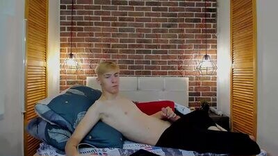 adam_pricee public webcam profile photo 4