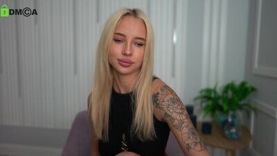 adel1n public webcam profile photo 3