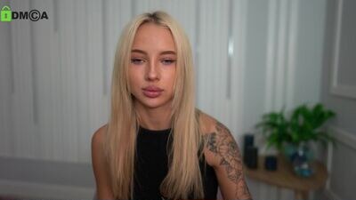 adel1n public webcam profile photo 4