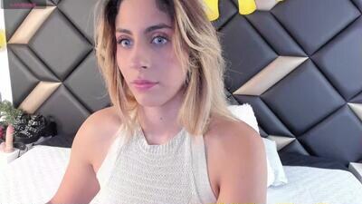 adrianaharlow public webcam profile photo 3