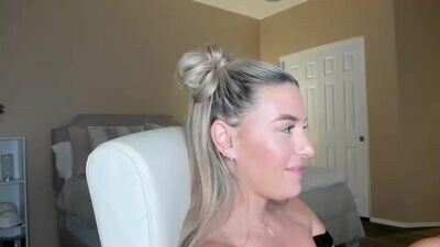 adriananorth public webcam profile photo 3