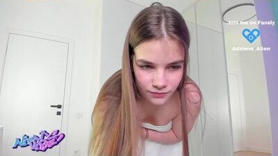 adriani_alien public webcam profile photo 10
