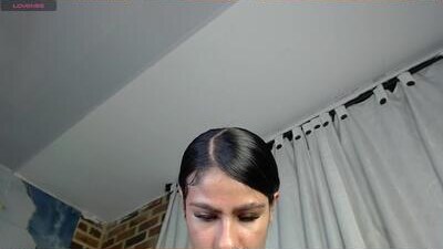 aiilynn_1 public webcam profile photo 10