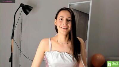 aislyfrary public webcam profile photo 2