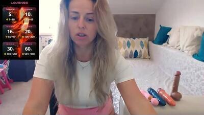 alesyadollblonde public webcam profile photo 2