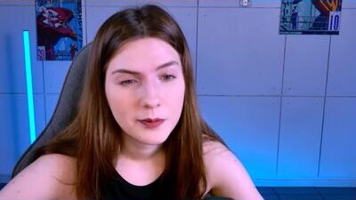 aliceinredsquare_ public webcam profile photo 6