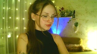 aliceisnothere public webcam profile photo 3