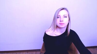 alicemias_ public webcam profile photo 2