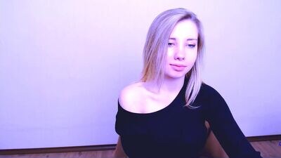 alicemias_ public webcam profile photo 4