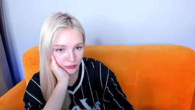 alicemonro public webcam profile photo 2