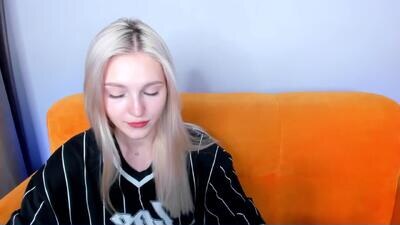 alicemonro public webcam profile photo 4