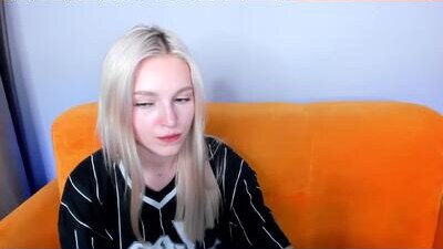alicemonro public webcam profile photo 8