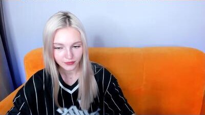 alicemonro public webcam profile photo 10