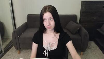 alicewonderyouu public webcam profile photo 3