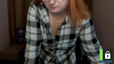 alicia_side_red