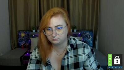 alicia_side_red public webcam profile photo 3