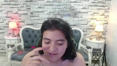 amalia_a public webcam profile photo 6