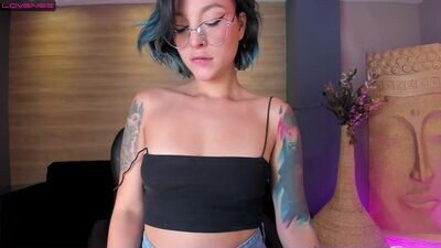 amyaddison public webcam profile photo 2