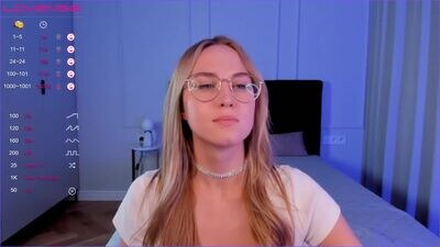 anetaris public webcam profile photo 2