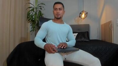 anntthoony_ public webcam profile photo 3