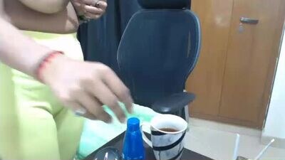 anya_kapoor public webcam profile photo 3