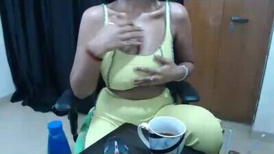 anya_kapoor public webcam profile photo 6