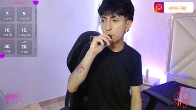 aress_tay public webcam profile photo 7