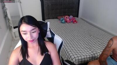 ari_2dcouple public webcam profile photo 2