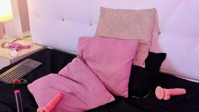 aria_sims public webcam profile photo 5