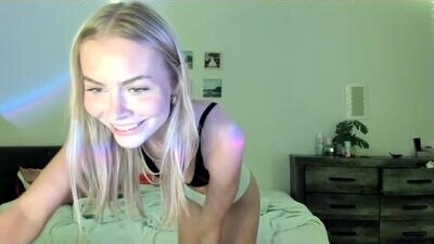 ariah_is_blonde public webcam profile photo 6
