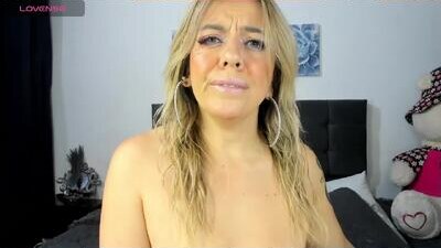 ariannawil public webcam profile photo 5