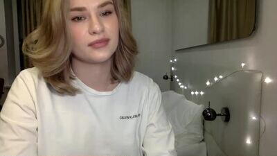 aristocratic_woman public webcam profile photo 2