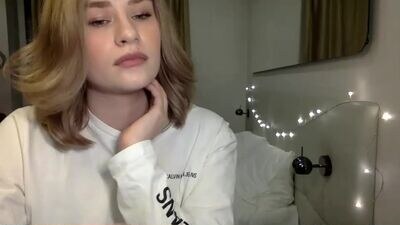 aristocratic_woman public webcam profile photo 4