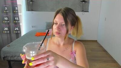ariymil public webcam profile photo 7