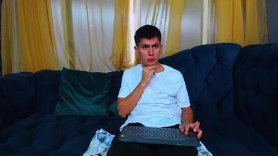 aron_pulse public webcam profile photo 4