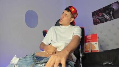 aronboylatin public webcam profile photo 3