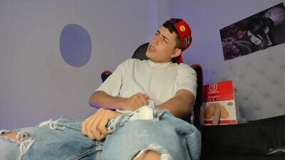 aronboylatin public webcam profile photo 5