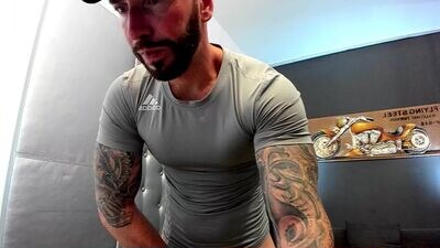 arongrant public webcam profile photo 7