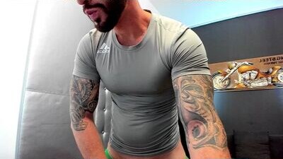 arongrant public webcam profile photo 9