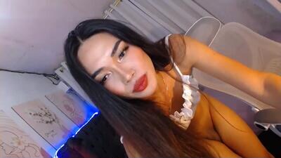 asian_luci public webcam profile photo 3