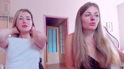 askcaroline public webcam profile photo 3