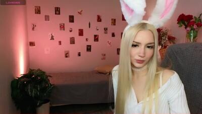 aurasanrise public webcam profile photo 2