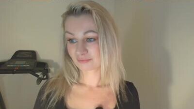 avaluxe_ public webcam profile photo 6