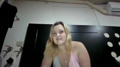 avery_doll21 public webcam profile photo 9