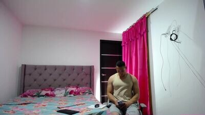 big_pecs_1 public webcam profile photo 2