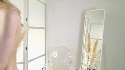 blondagent public webcam profile photo 6
